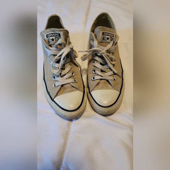 Converse All Star. Men's 5 or Women's 7. Beige in color. - Picture 1 of 4